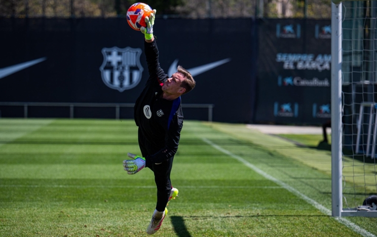 Tạm biệt Onana, MU chiêu mộ thủ môn lừng danh của Barca?