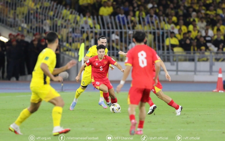 CĐV Thái Lan đồng loạt lên tiếng khi ĐT Việt Nam thua đậm Malaysia