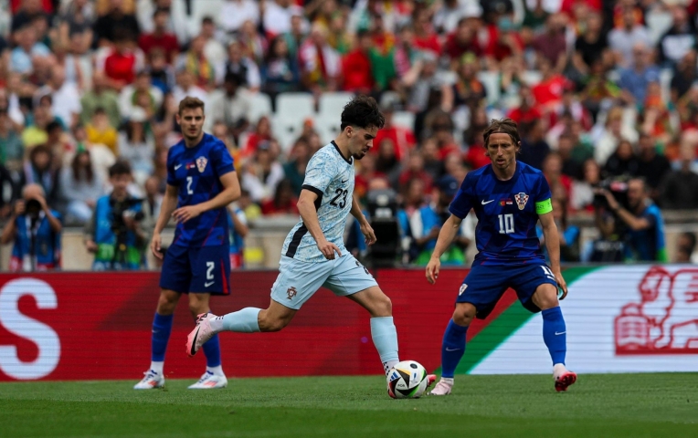 Không Pedri hay Bellingham, Modric chỉ thẳng tiền vệ hay nhất lúc này