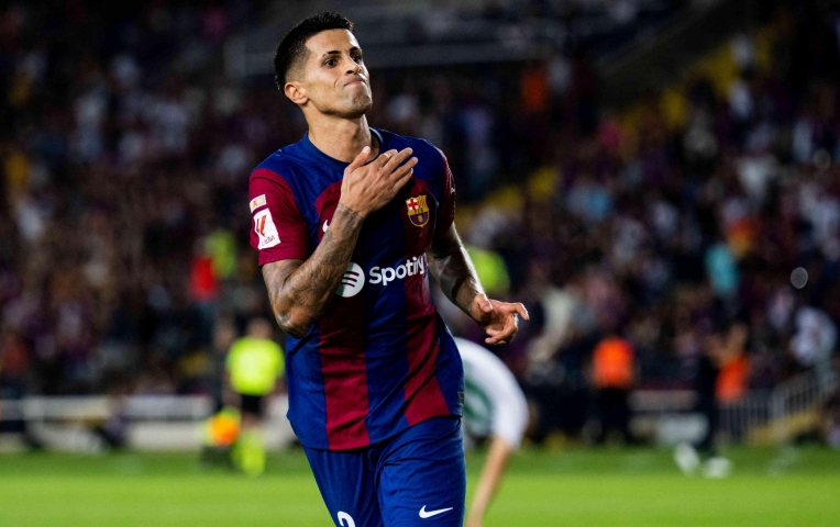 Barca đón hậu vệ từng xuất sắc nhất thế giới trở lại