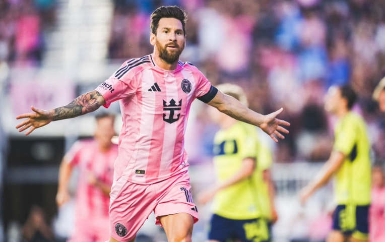 Messi lập siêu kỷ lục độc nhất lịch sử, vượt qua Ronaldo