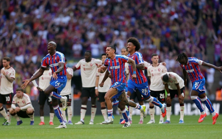 Đá pen quá tệ, Liverpool thất bại bất ngờ trước Crystal Palace