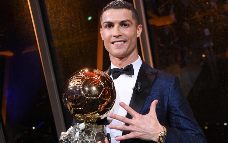Ronaldo chính thức nhận giải xuất sắc nhất mọi thời đại