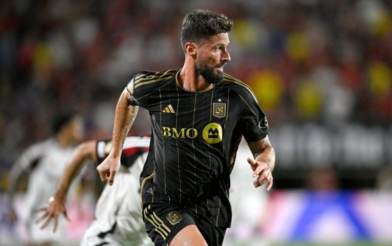 Olivier Giroud chính thức trở lại Ligue 1