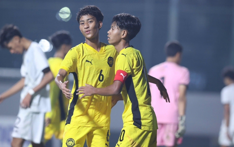 VIDEO: Malaysia thắng siêu đậm 13-0, vượt Việt Nam để nhất bảng