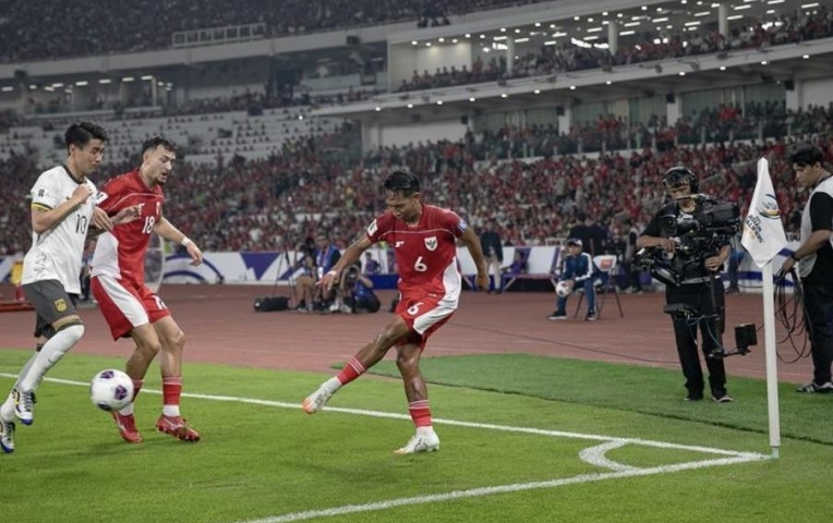HLV Kluivert bất ngờ trao số 6 của ĐT Indonesia cho Beckham