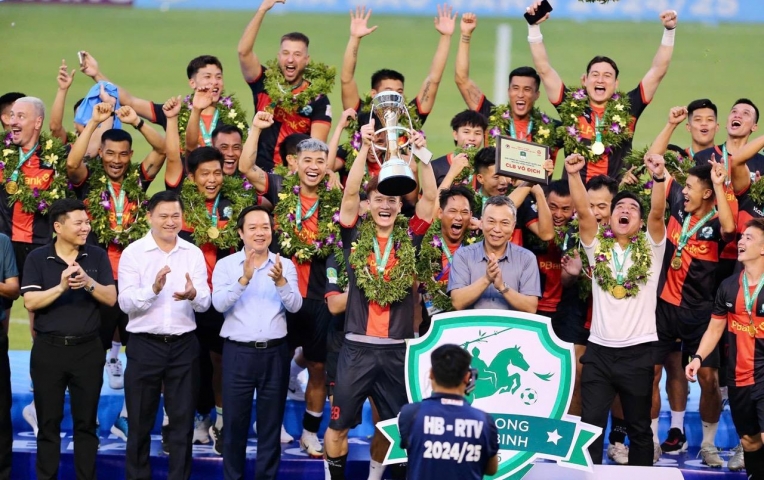 Vừa giành quyền lên hạng V-League, 1 CLB lập tức đổi tên
