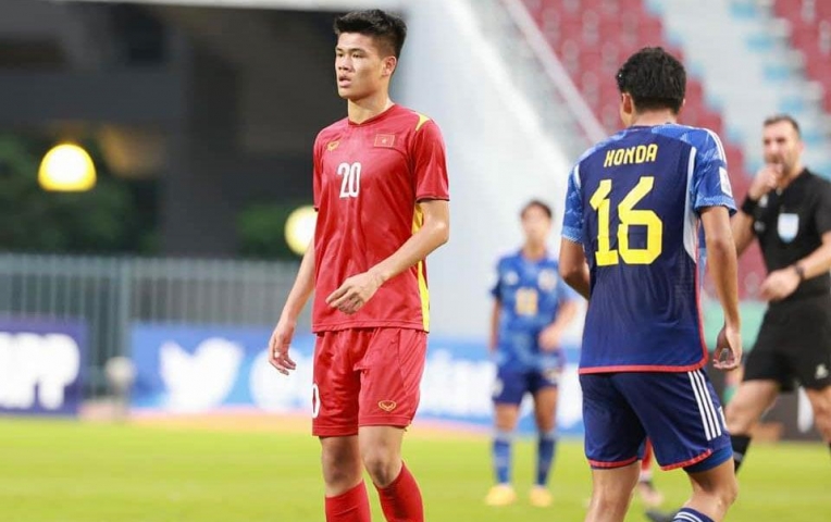 Trung vệ cao nhất lịch sử ĐT Việt Nam sáng cửa đá chính vì 1 lý do