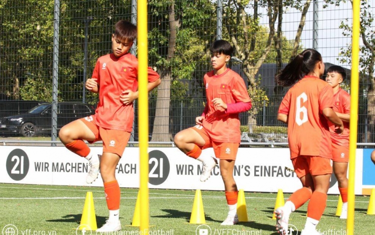 U17 nữ Việt Nam tập buổi đầu tiên ở Dortmund