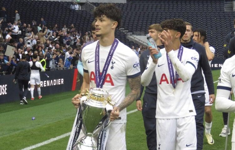 Cựu sao Chelsea, Tottenham có màn ra mắt thảm họa ở ĐT Thái Lan