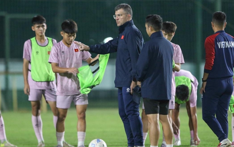 HLV Brazil loại 4 tuyển thủ Việt Nam trước ngày đấu Malaysia