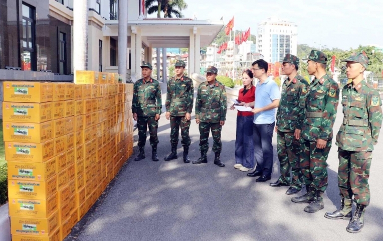 Tổng lực cứu trợ người dân vùng lũ