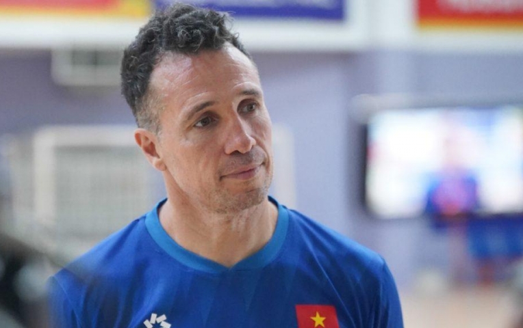 HLV Argentina phải loại 3 tuyển thủ Việt Nam trước SEA Games