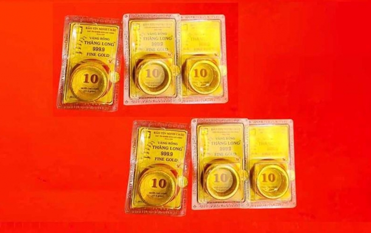 Giá vàng hôm nay trưa 13/8: Án binh bất động