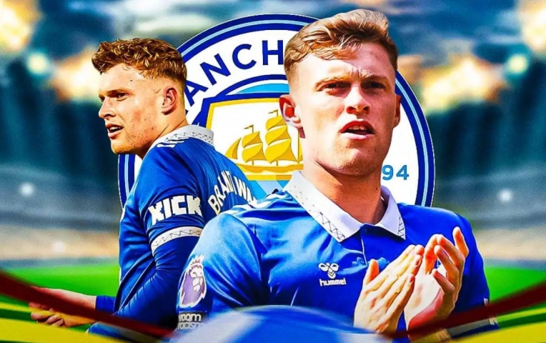Man City tính 'gài' John Stones để mở đường đón trung vệ mới