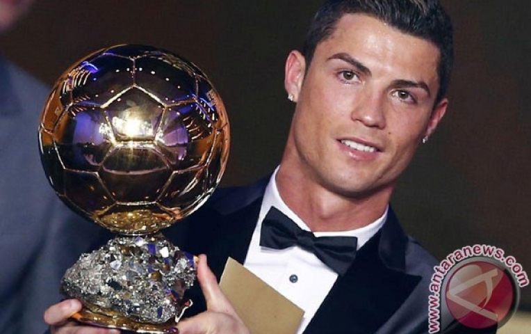 Toàn cảnh 'drama' Quả bóng Vàng 2013 giữa Ronaldo và Ribery