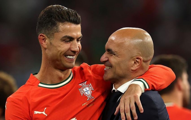 Ronaldo bảo vệ HLV Bồ Đào Nha sau chức vô địch Nations League