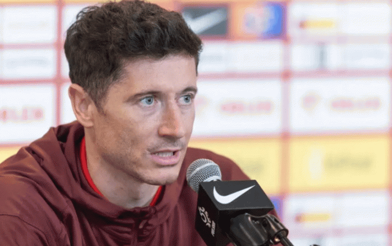 Cuộc gọi bất ngờ lúc nửa đêm khiến Lewandowski quyết định rời ĐT Ba Lan
