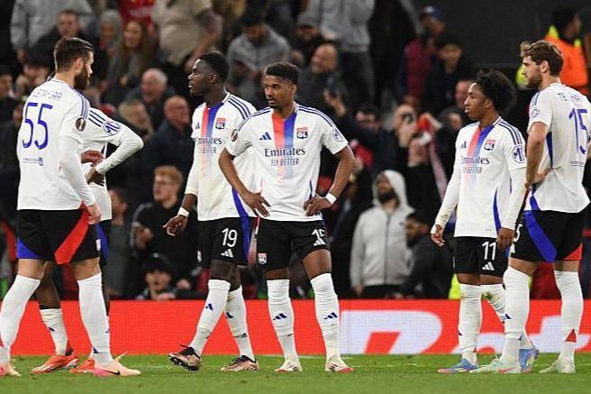4 ngôi sao sáng giá có thể tháo chạy khỏi 'con tàu đắm' Lyon