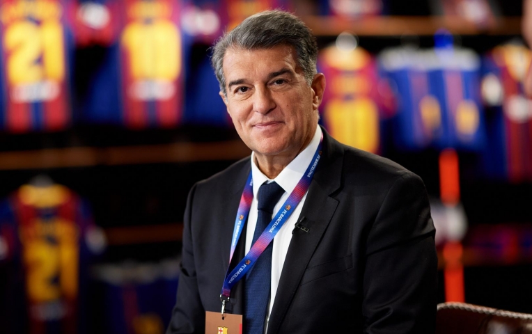 Barcelona chính thức không còn 'nợ lương'