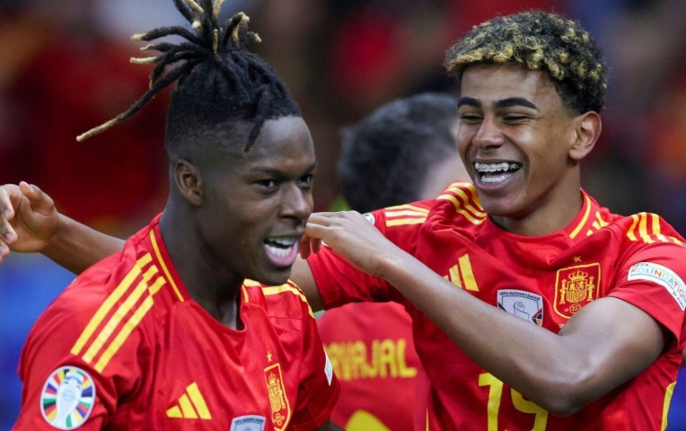 Cha Lamine Yamal lên tiếng sau cú 'quay xe' của Nico Williams