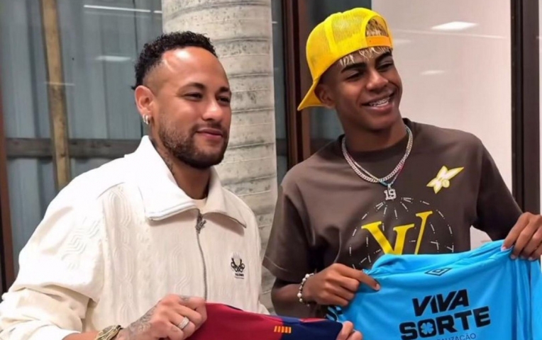 Deco: 'Lamine Yamal khiến tôi liên tưởng tới Neymar'