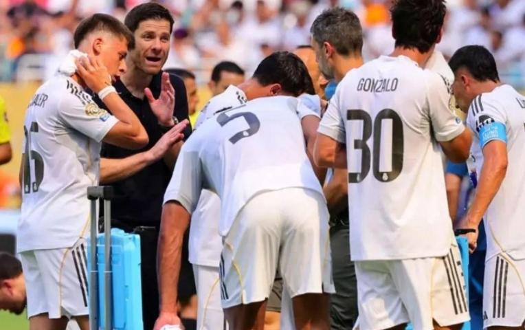 Mùa giải chưa khởi tranh, Real Madrid đối mặt khó khăn đầu tiên