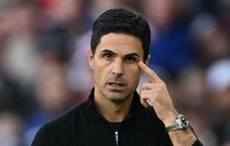 Arteta đáp trả thẳng thừng khi bị chất vấn về chiến thuật