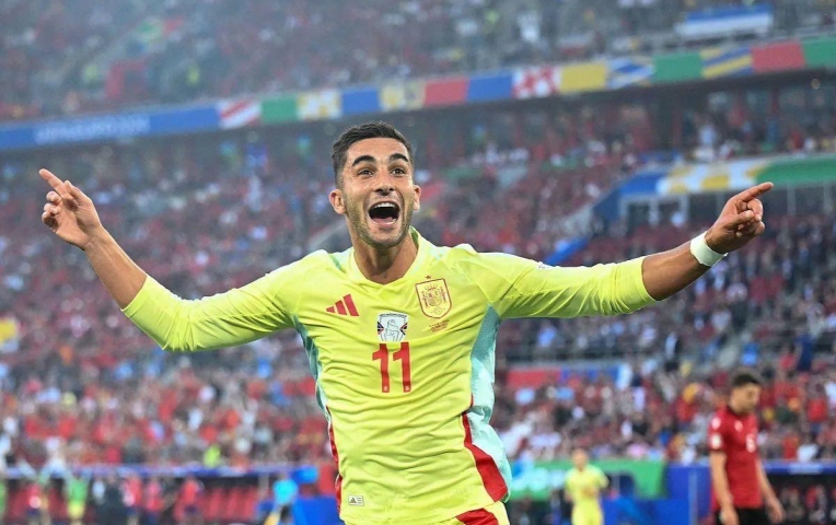 Sao Barca thăng hoa, sánh ngang hai huyền thoại Tây Ban Nha