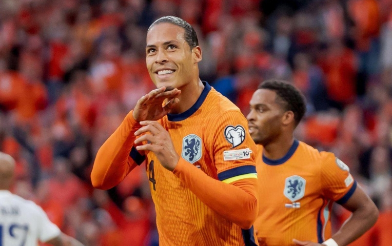 Van Dijk lập cột mốc lớn trong ngày Hà Lan đoạt vé World Cup