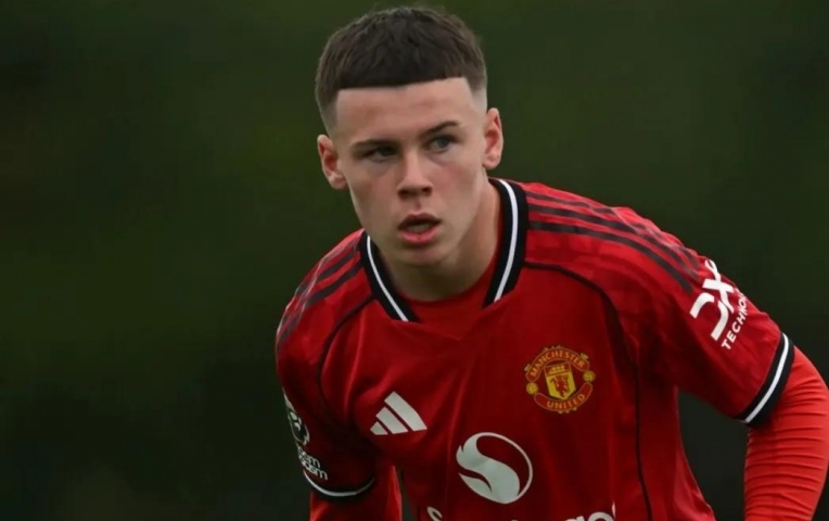 Con trai Rooney chốt thời điểm ra mắt Old Trafford