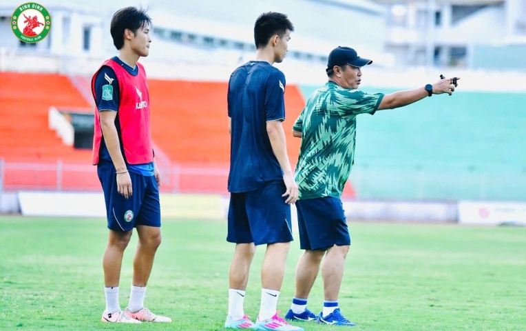 Đội nhà nguy cơ cao xuống hạng, HLV V-League bỏ họp báo