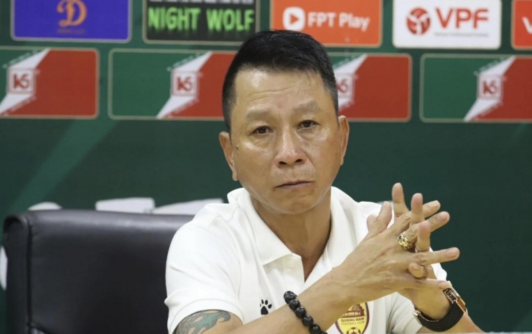 HLV Văn Sỹ Sơn chỉ thẳng đội xuống hạng ở V-League