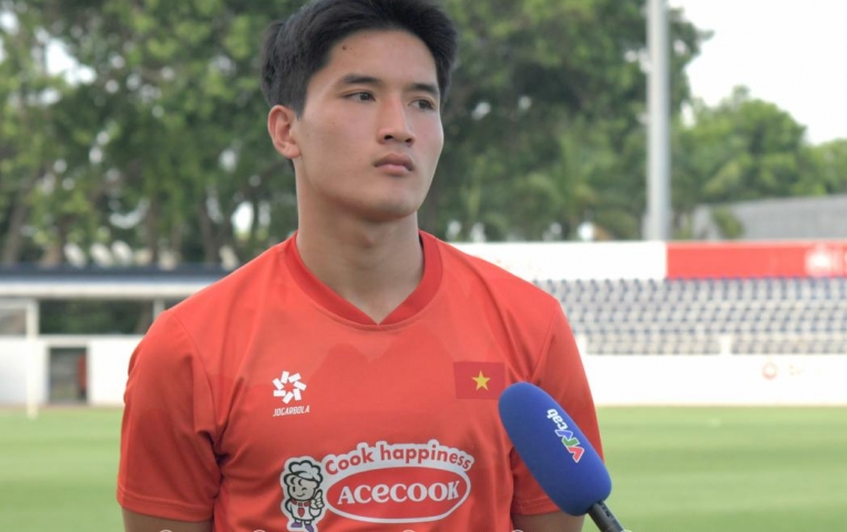 Tân binh U22 Việt Nam: 'Các cầu thủ phải thích nghi nhanh với môi trường mới'