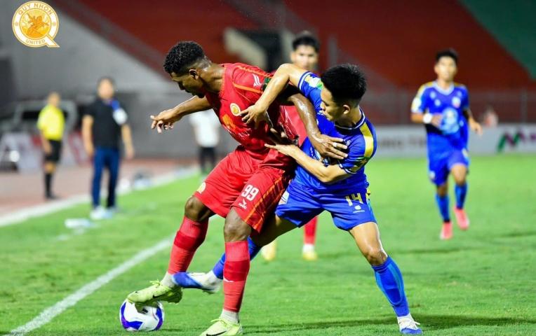 Quy Nhơn United bị đội bóng trường đại học cầm hoà