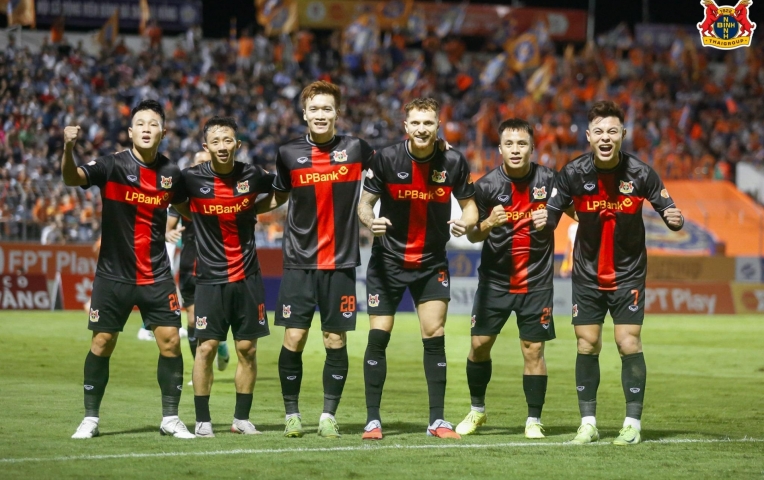 BXH vòng 4 V-League 2025/26: Ninh Bình đòi lại ngôi đầu, nhà ĐKVĐ trượt dài