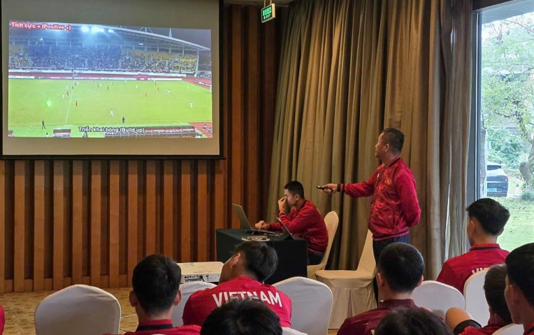 HLV Đinh Hồng Vinh ra chỉ thị cho U22 Việt Nam trước trận gặp Uzbekistan