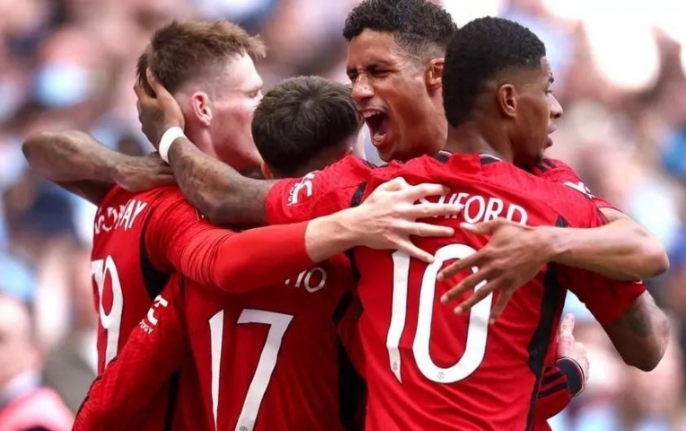 Rashford 'khó xử' tại Barca vì ca ngợi huyền thoại Real Madrid