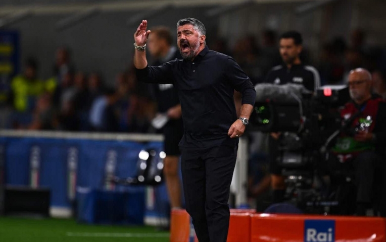 Chơi tệ, cả đội tuyển Ý bị HLV Gattuso cho...ăn tát