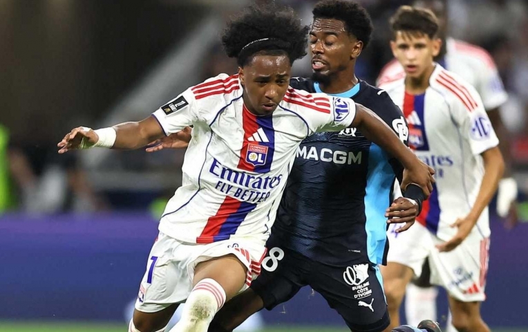 Arsenal vượt mặt Barca và Chelsea vụ 'máy chạy' xứ Bỉ