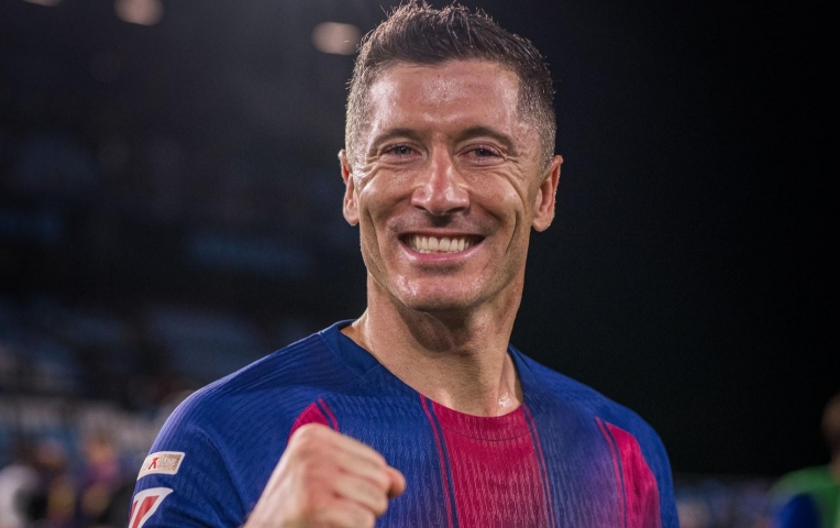 Lewandowski vượt mặt Neymar, sẵn sàng gia nhập ngôi đền huyền thoại Barca