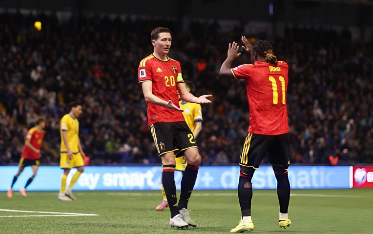 Chơi hơn người, Bỉ vẫn để đội bóng tí hon cầm hòa