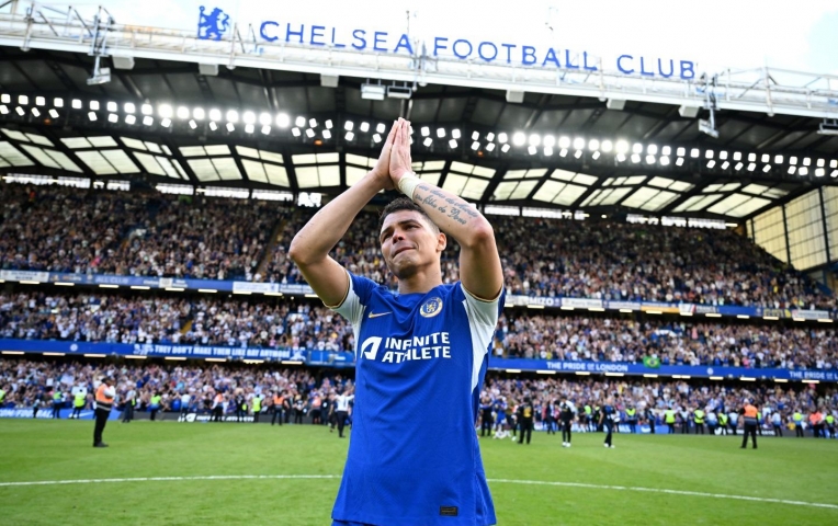 Thiago Silva chuẩn bị trở lại Premier League, có thể đối đầu Chelsea