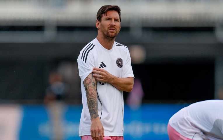 Messi nhận 'đề nghị' trở về quê nhà Argentina