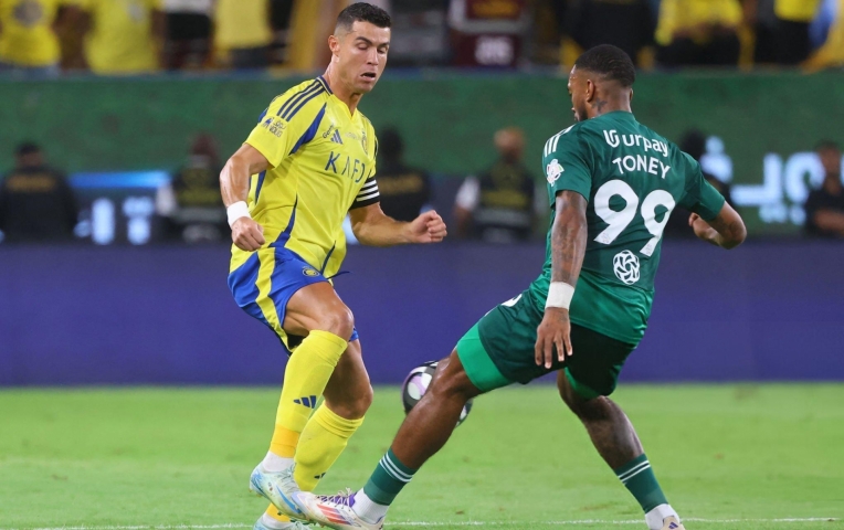 Cải tổ hàng công, MU nhắm đối trọng của Ronaldo tại Ả Rập