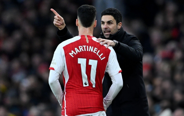 Chia tay Martinelli, Arsenal để mắt 'ảo thuật gia' sinh năm 2005