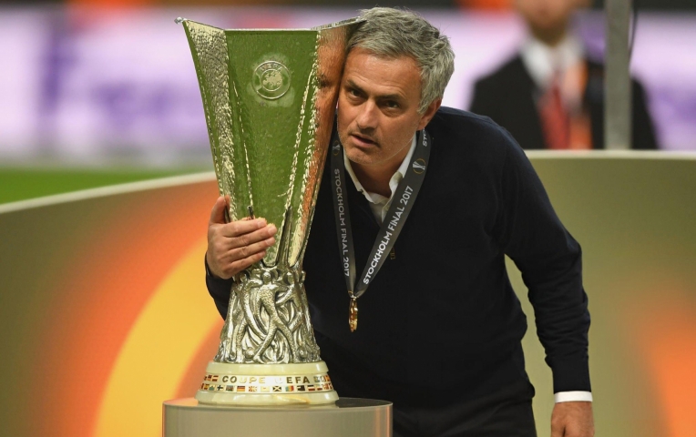 Vừa mất việc, HLV Jose Mourinho được đề xuất gia nhập CLB vĩ đại