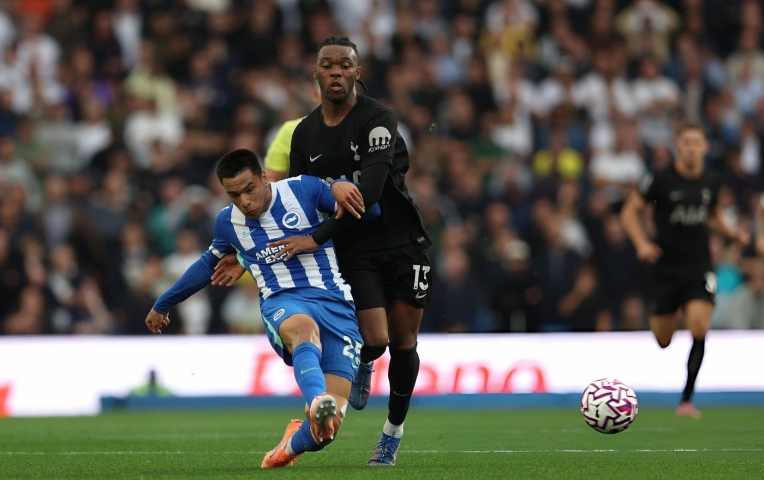 Đôi công rực lửa, Brighton rơi 2 điểm trước Tottenham