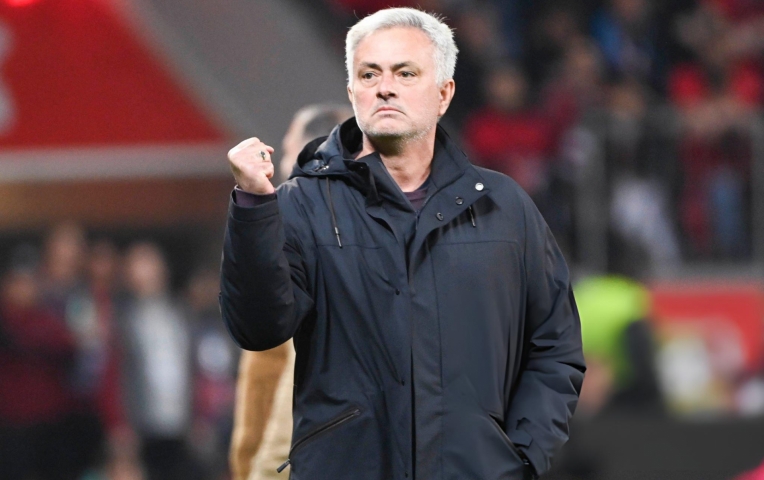 Jose Mourinho khuấy đảo trong ngày 'ra mắt' Benfica