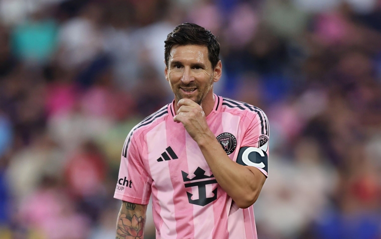 Messi chia tay 'cánh tay phải' vào cuối mùa